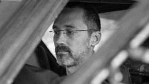 Un fost campion național și-a pierdut viața! Cum a avut loc teribila tragedie: „A rămas blocat în mașina luată de ape!”