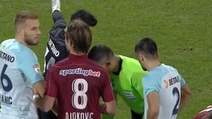 CFR CLUJ - FCSB | Ardelenii au deschis scorul după faza la care Planic a primit cartonașul roșu! Steliștii au contestat decizia lui Istvan Kovacs