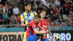 A fost transportat la spital imediat după meci! Fotbalistului din Superliga României i s-a făcut rău la vestiar și e acum pe mâna medicilor