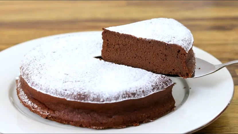 Prăjitură de ciocolată fără coacere. Desert rapid cu doar 2 ingrediente