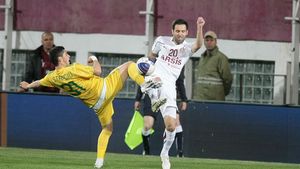 Scandal în Giulești!** Jucătorii s-au luat la bătaie pe culoarul spre vestiare! Porumboiu: "Ne-a făcut portarul"