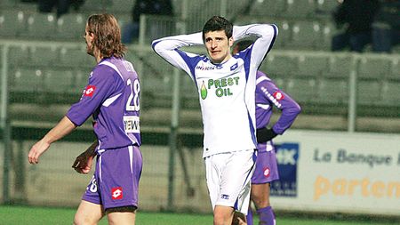 D. Niculae, luat la țintă