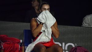 Aryna Sabalenka a cedat nervos după ce Elena Rybakina i-a predat o lecție de tenis în finala Turneului Campioanelor! Cum a fost surprinsă vedeta circuitului WTA. VIDEO