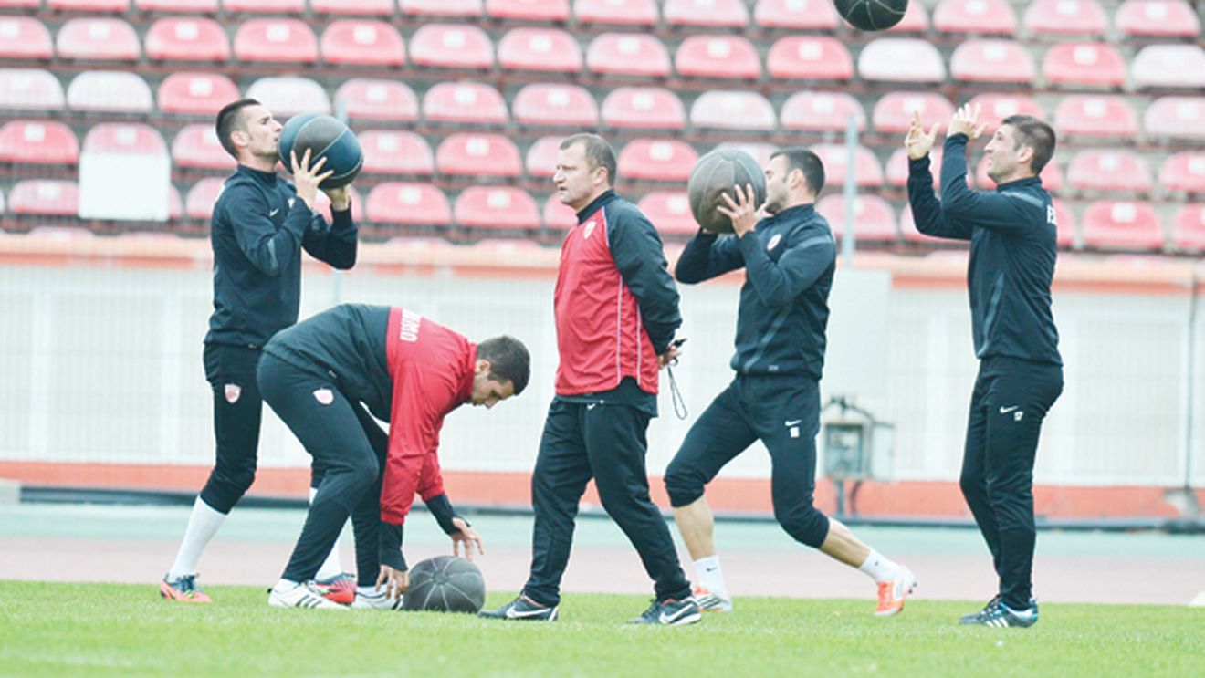 SUPER FOTO Ajax e modelul lui Dorinel!**  "Câinii" se pregătesc după metode inventate în laboratorul olandezilor