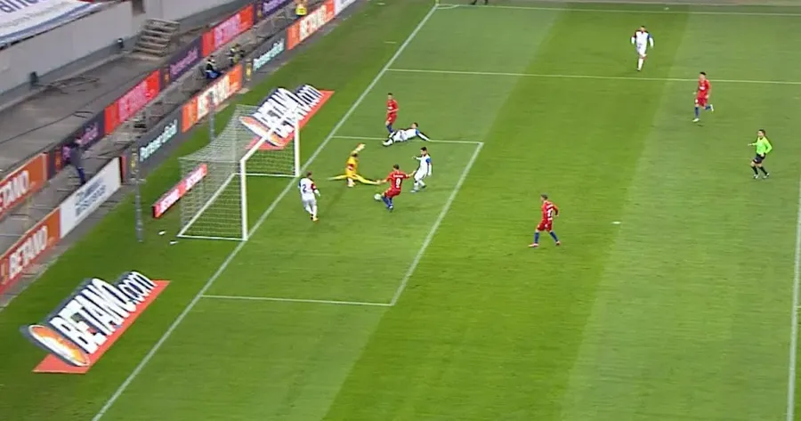 Sergiu Buș ratează din fața porții goale cu FC Botoșani