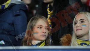 Protest în rime după primul meci de fotbal interzis bărbaților!** "Cum de ești răbdător? Cum poți? / Mă-ntreab-a mea iubită / „Ce slabi au fost, să plece toți! În frunte cu Răchită"