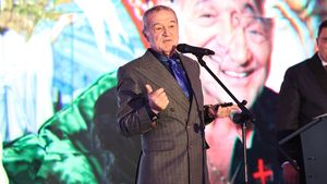 Gigi Becali, acuzații fără precedent împotriva lui Ngezana: „Are vreo gagică și a vrut să stea cu ea, de aia nu a jucat! Nu mai zic, pentru că mă condamnă pentru discriminare”