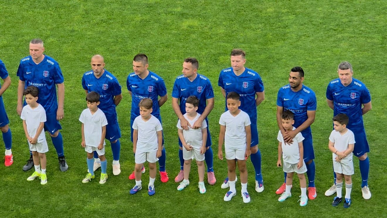 Pe câți îi mai recunoști? De la Cosmin Olăroiu la Daniel Niculae și de la Victoraș Iacob la Romeo Stancu, UEFAntasticii României s-au transformat enorm în 20 de ani