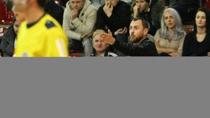 Dezvăluiri incendiare din handbal: arbitraje, puncte împărțite, meciuri „dispărute", comploturi. Adrian Chiruț: „Este anti-handbal și așa nu vom putea crește niciodată, nici noi antrenorii și nici jucătorii tineri"