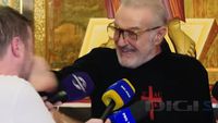 Reacția lui Gigi Becali, după ce a lovit un jurnalist la conferința de presă: "Nu?"