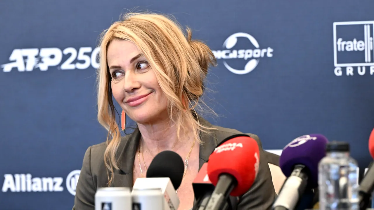 Nadia Comăneci, în costum de baie, la 63 de ani
