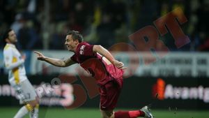 Lider în șoaptă!**