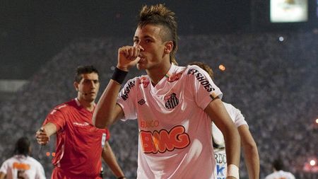 Realul își pune pofta-n cui!** Neymar și-a prelungit contractul cu Santos:** "E o veste mare pentru jucător și pentru suporteri"