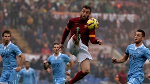 Jucătorii lui Lazio au intrat cu cu tricouri pe care scrie "Je suis Charlie" în derby-ul cu AS Roma