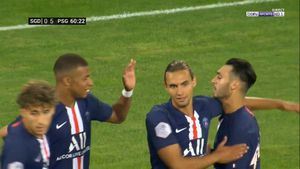 Virgiliu Postolachi, gol superb în tricoul lui PSG. VIDEO | Românul a înscris din pasa lui Mbappe: "Ne-a adus aminte de Zlatan"