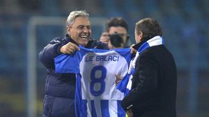 EXCLUSIV | Adrian Mititelu și povestea tricoului purtat de Ilie Balaci în semifinala cu Benfica. "Îl am de vreo 7-8 ani, i l-am arătat și lui Ilie". Cum a făcut rost de el și unde îl expune 