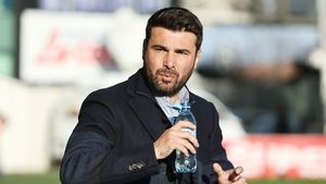 Fiul bancherului alături de care s-a afișat Simona Halep la Dubai a încercat să dea lovitura la Cluj cu Adrian Mutu