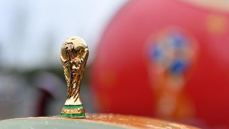 FOTO | "Captură" impresionantă a polițiștilor din Argentina! 1,5 kilograme de droguri, ascunse în replici ale Cupei Mondiale