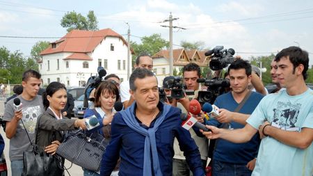 Terorizat de un cămătar, Gigi Becali a luat o decizie neașteptată: ”Nu sunt mândru!”