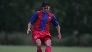 Becali: "Desființez echipa a doua si îi dau toți jucătorii lui Bucșaru"** VEZI cine va ajunge la Unirea!