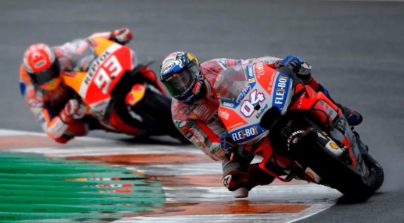 Andrea Dovizioso câștigă ultima cursă MotoGP din 2018! Condiții horror la Valencia, căzături pentru Marquez și Rossi. Doar 16 piloți au terminat cursa
