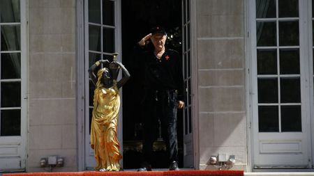 Gigi Becali are opt terenuri, două case, șapte mașini, 6.500.000 de euro în conturi și bani împrumutați în valoare de 48.000.000 de euro