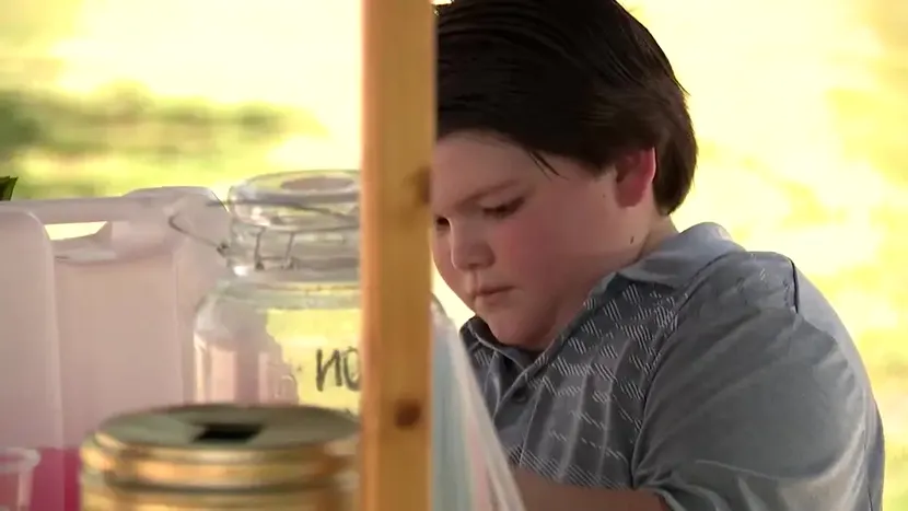 Un băiat din Georgia vinde limonadă pentru a-și plăti factura medicală. Trebuia să venim cu o idee