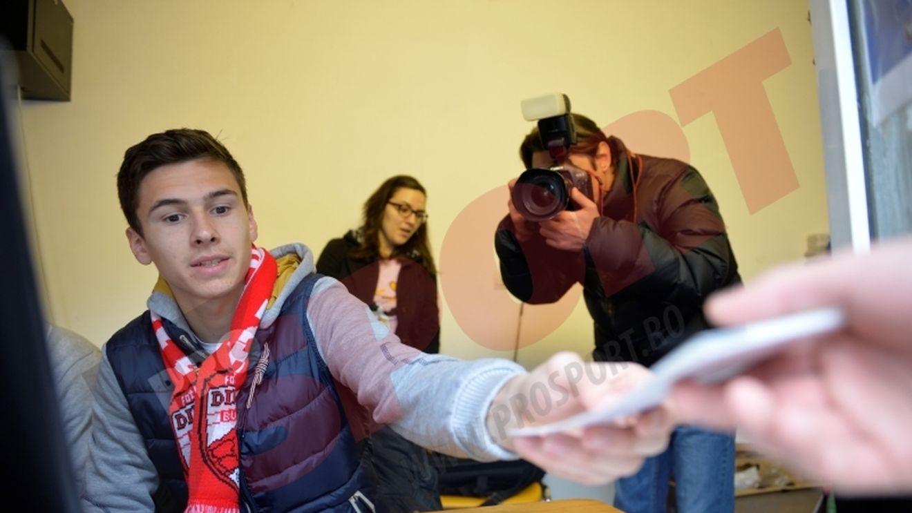 Jucătorii lui Dinamo, din nou la casele de bilete. Rotariu: "Aș paria foarte mulți bani pe o calificare în finală". FOTO