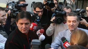 VIDEO/ Lăcă a dat nas în nas cu Becali: "Am auzit că vine Dorinel.."