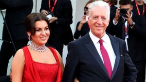 Românca Romina Gingașu și soțul ei cu 45 de ani mai mare, Piero Ferrari, au dat lovitura după transferul lui Lewis Hamilton! Acțiunile Ferrari au explodat la un nivel istoric și cotația a atins un record absolut