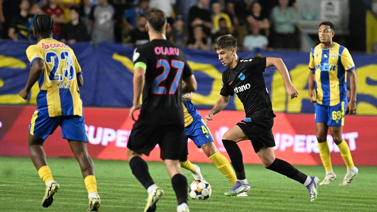 Gigi Becali n-a rezistat decât 45 de minute. A dat afară 4 titulari din echipa FCSB la pauza meciului cu Petrolul