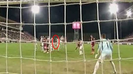 Fanii au TURBAT după ce au văzut asta: "BLAT ORDINAR!"** Video Golul care poate decide titlul! A fost ceva suspect?