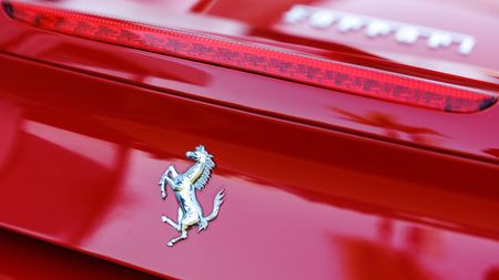 Așa ceva nu s-a mai auzit: „Stăteam și comandam un Ferrari”. Ce s-a întâmplat la scurt timp