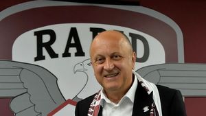 Dan Șucu a transferat un „tanc slovac” pentru defensiva Rapidului! Ce fotbalist a semnat formația giuleșteană pentru titlu