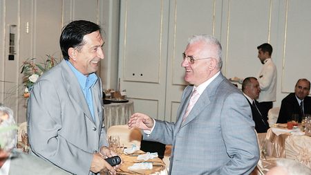 Cine pune mâna pe arbitraj?