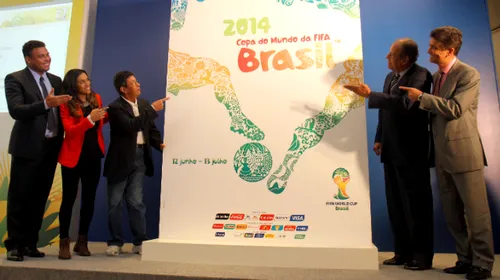 Mai multe glorii ale fotbalului brazilian,** printre care Ronaldo și Bebeto, au prezentat afișul oficial al CM-2014