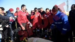 FOTO - Rapidiștii au sărbătorit primul loc în Seria I la pomana porcului! VIDEO - Moldovan s-a apucat de cântat la eveniment