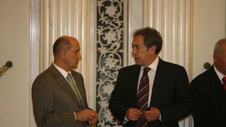 Meciul lor! Copos: "Frișca e a noastră, blatul e al vostru!" / Badea: "Rămâne un clovn banal, cu ironii primitive!"