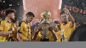 Imaginile bucuriei de la Ovidiu! FOTO & VIDEO Viitorul lui Hagi a dat peste cap pronosticurile și a cucerit primul titlu din istorie în Liga 1
