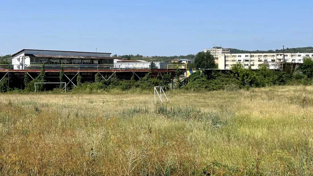 Mai bem o bere, mai punem de-un stadion! Cum a promis prim-ministrul României un nou stadion în Dâmbovița, la o terasă din Munchen! În județ se construiesc acum alte două noi arene