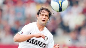 Chivu forțează