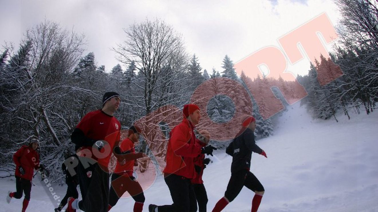 FOTO **"Câini" maratoniști!** Niculae & co au alergat 10 kilometri la antrenamentul de dimineață!