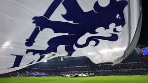 Înjunghiat cu cuțitul la Paris, fotbalistul „mai bun decât Mbappe și Dembele” e la terapie intensivă