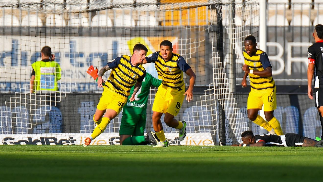 Dennis Man, Gabriel Jesus de Serie B! Cum a sărbătorit românul dubla de senzație din Ascoli - Parma și reacția savuroasă a lui Florinel Coman | FOTO