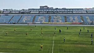 VIDEO Imagini incredibile la Farul - Ripensia, în ultima etapă a Ligii 2. Jucătorii echipei gazdă au stat pe teren, oaspeții au pasat între ei în primele 5 minute. "Marinarii" sunt în pragul falimentului