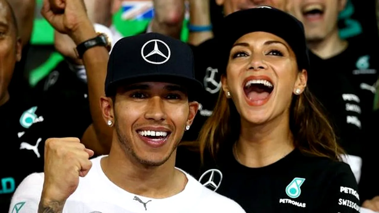 Lewis Hamilton nu a uitat-o pe frumoasa Nicole Scherzinger. Noua iubită a pilotului seamănă izbitor cu artista, doar că este cu 20 de ani mai tânără | GALERIE FOTO