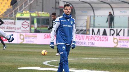 INTERVIU | A plecat de acasă la 14 ani, vorbește patru limbi străine, s-a școlit la Arsenal și Ajax, iar acum bate la porțile Serie A: "Important e să nu renunți niciodată la visul tău"