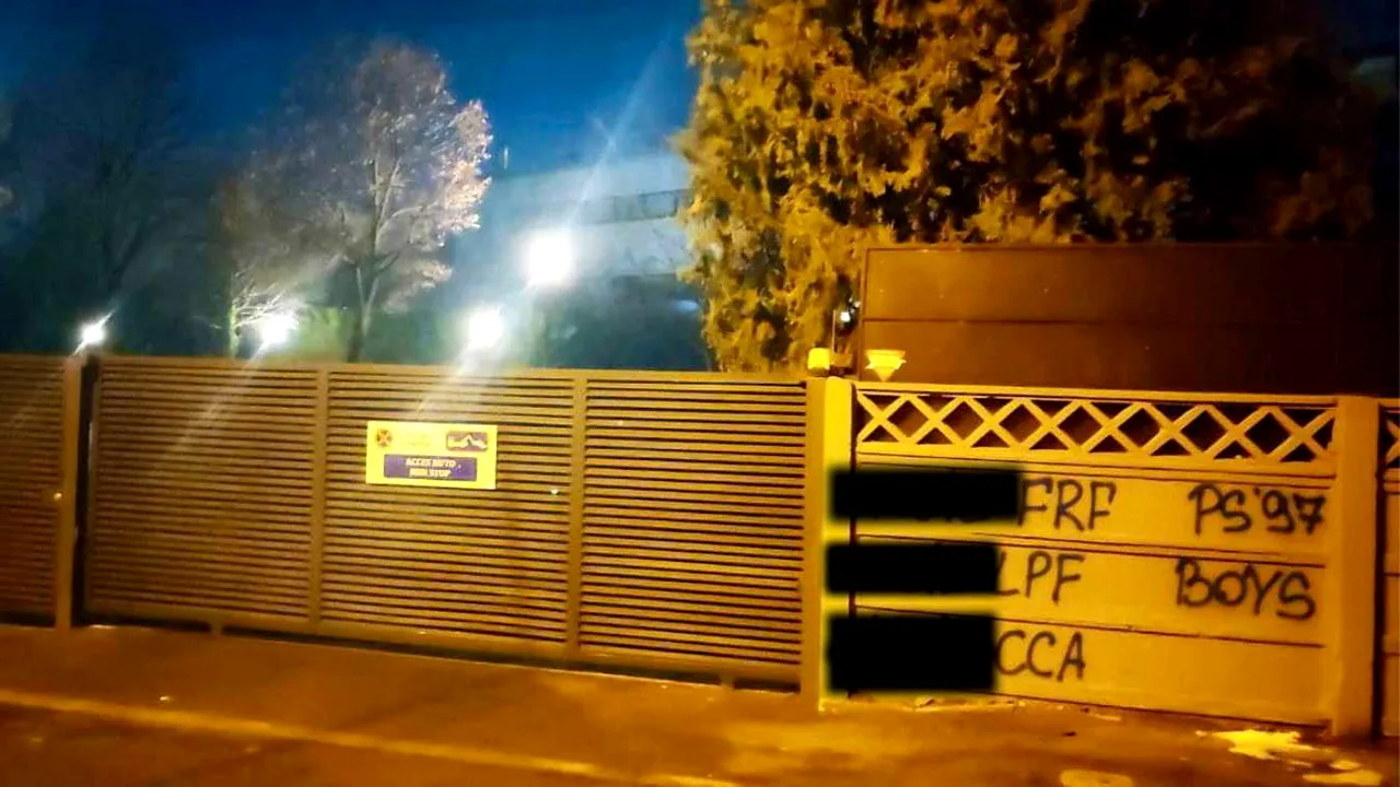 Ultrașii din Peluza Sud 97 au vandalizat gardurile de lângă FRF și Arena Națională, după ce FCU a fost dezavantajată de arbitraj în meciul cu Farul! SPECIAL