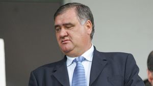 "Nu ne gândim să-l schimbăm pe Uhrin cu Andone"