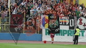 Rapidiștii, lăsați pe întuneric după meci: Horoba s-a certat cu Rada!** Cum au fost ironizați jucătorii de suporteri